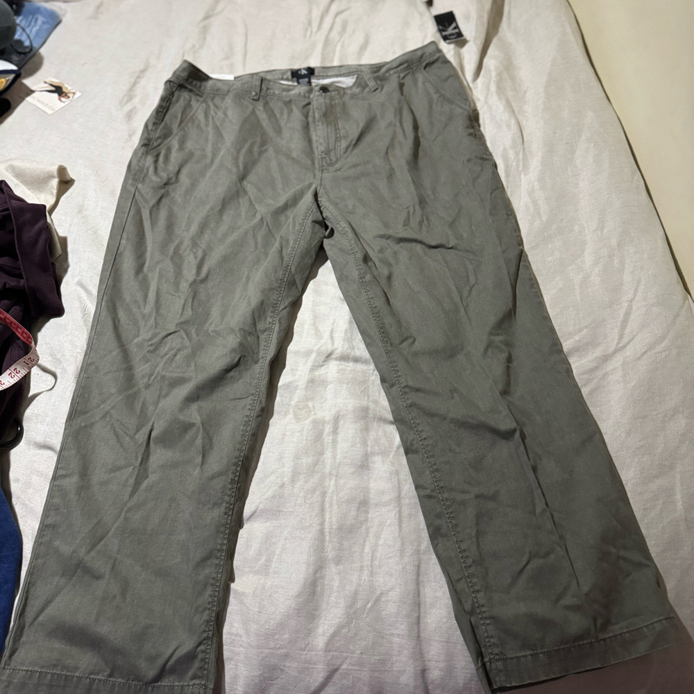 Calvin Klein Men’s Olive Green Straight Fit Chino Pants 42x30 NWT